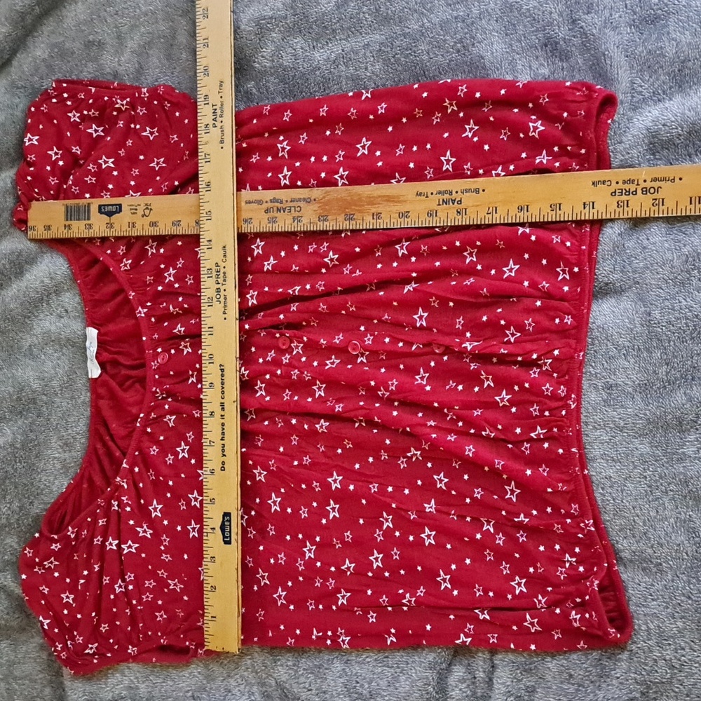 Red Star Print Top and Blue Jean Capri Set - Picture 5 of 10